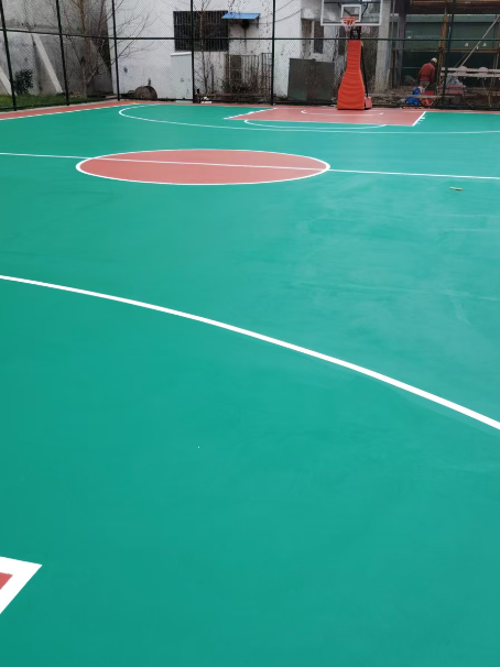 凉州 球场长期使用易出现地面开裂